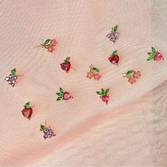 ORANGES 🍊 18K GOLD PLATED TOPAZ COLORED DIAMOND CUT CRYSTALS MICRO STUDS NWT - Picture 5 of 15